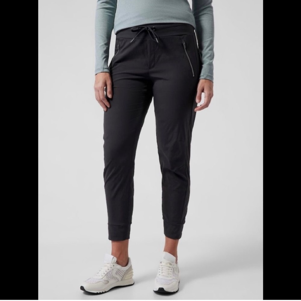 Athleta Black Trekkie North Jogger Size 6